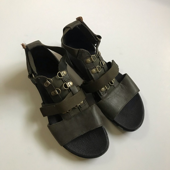 *SOLD!* NWOB Sorel torpeda Carly sandals - Picture 3 of 7